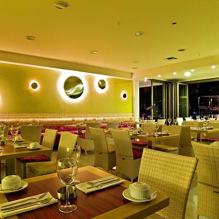 מלון Flegra Palace 4*
